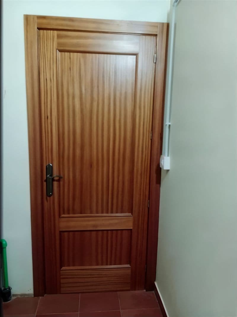 Puertas de madera a medida en Ferrolterra