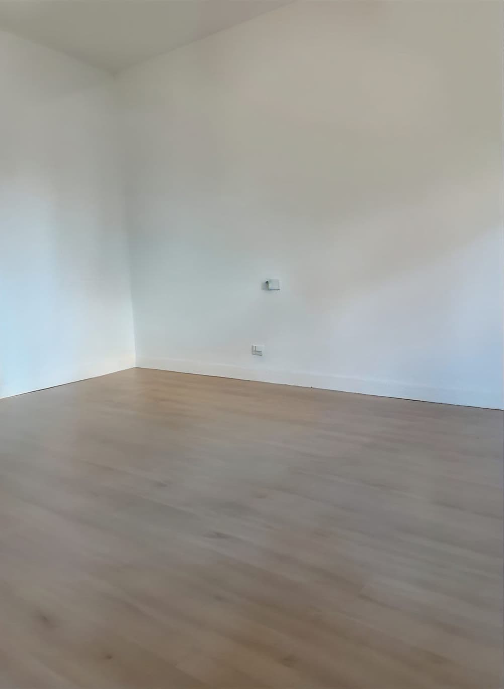 Suelos laminados, tarima y SPC instalados en Ferrolterra