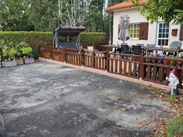 Valla de madera en Narón